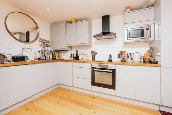 Flat Netham Road in Bristol
