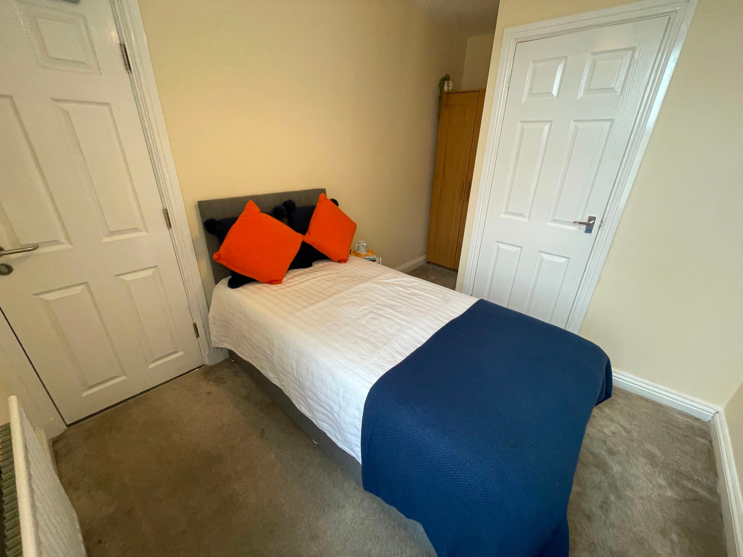 Room Derrington Avenue in Crewe
