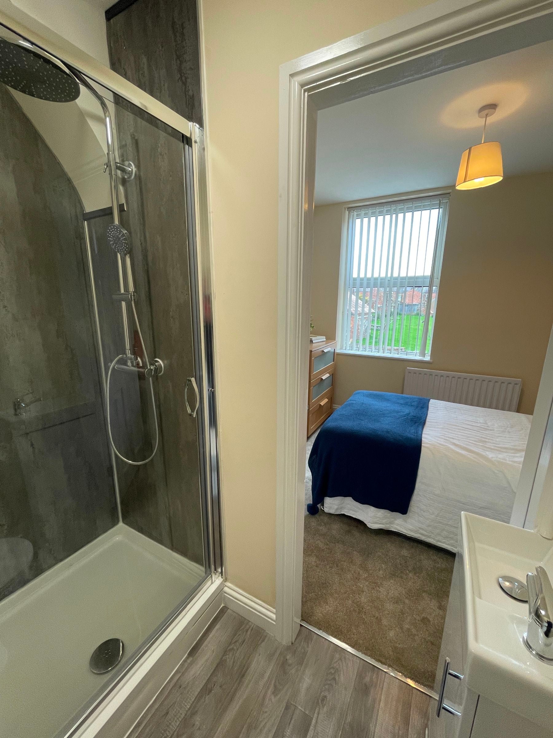 Room Derrington Avenue in Crewe