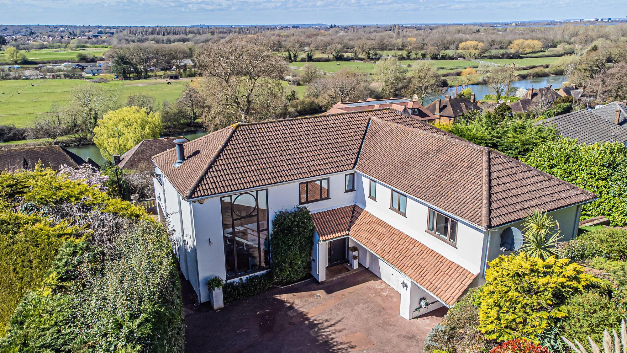 House The Gardens in Elmbridge