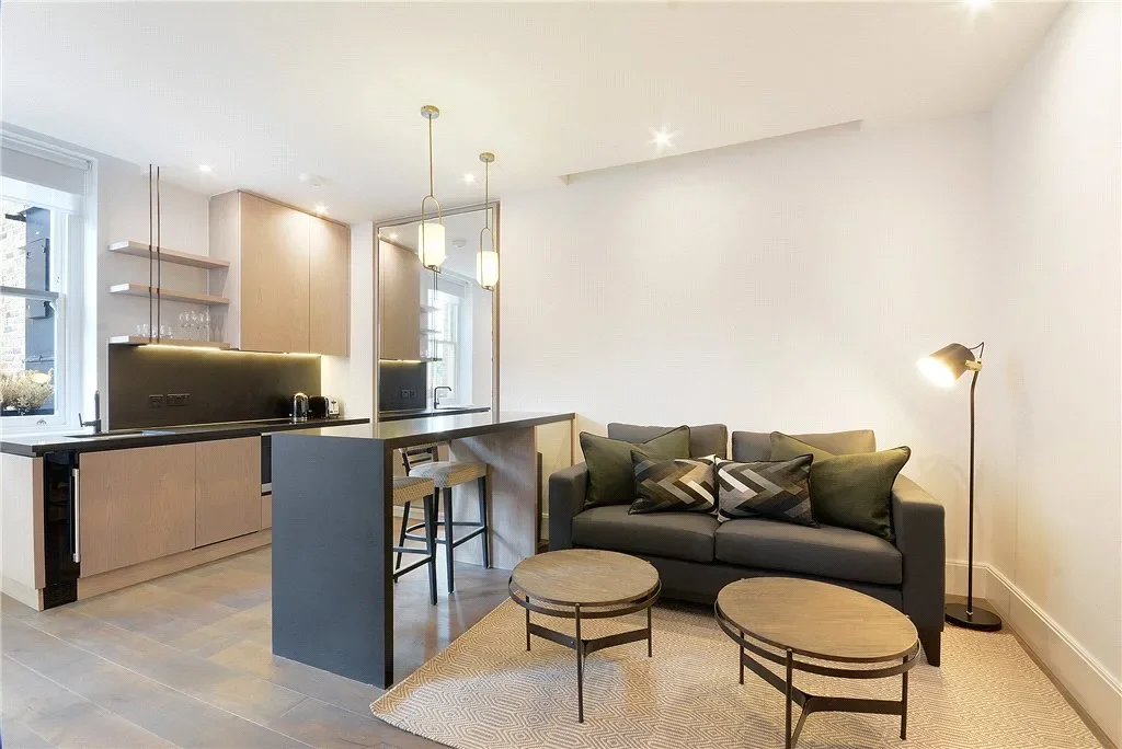 Flat Old Brompton Road in Greater London