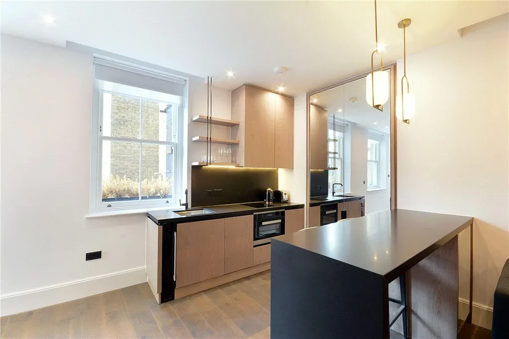 Flat Old Brompton Road in Greater London