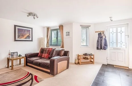 Flat Gordon Road in Thatcham