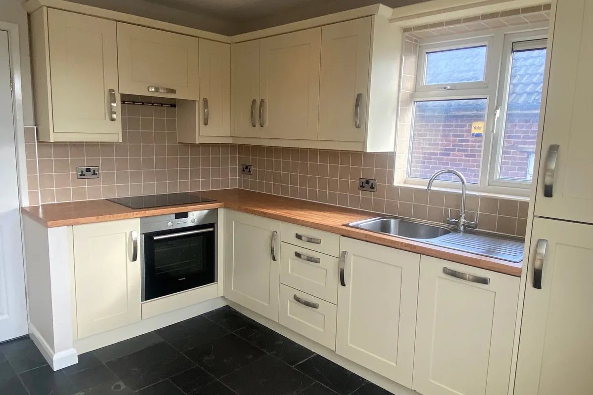 Flat Queen's Crescent in Doncaster