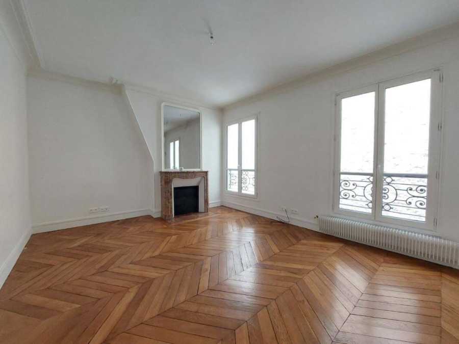 Flat Rue de Chabrol in Paris