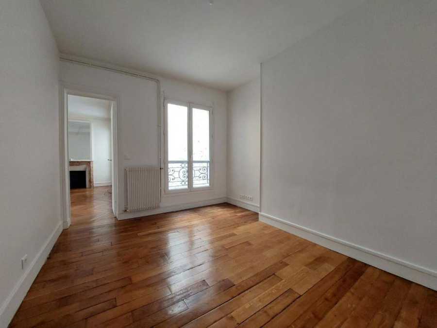 Flat Rue de Chabrol in Paris