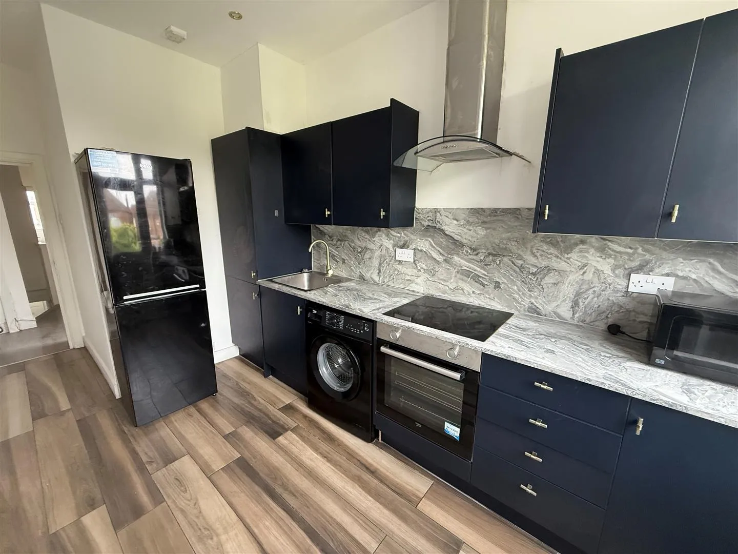 Flat Pinner Road in Greater London