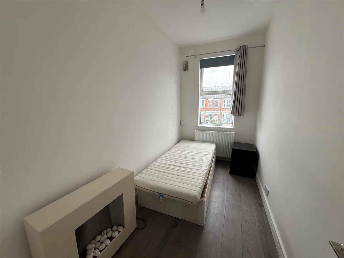 Flat Pinner Road in Greater London