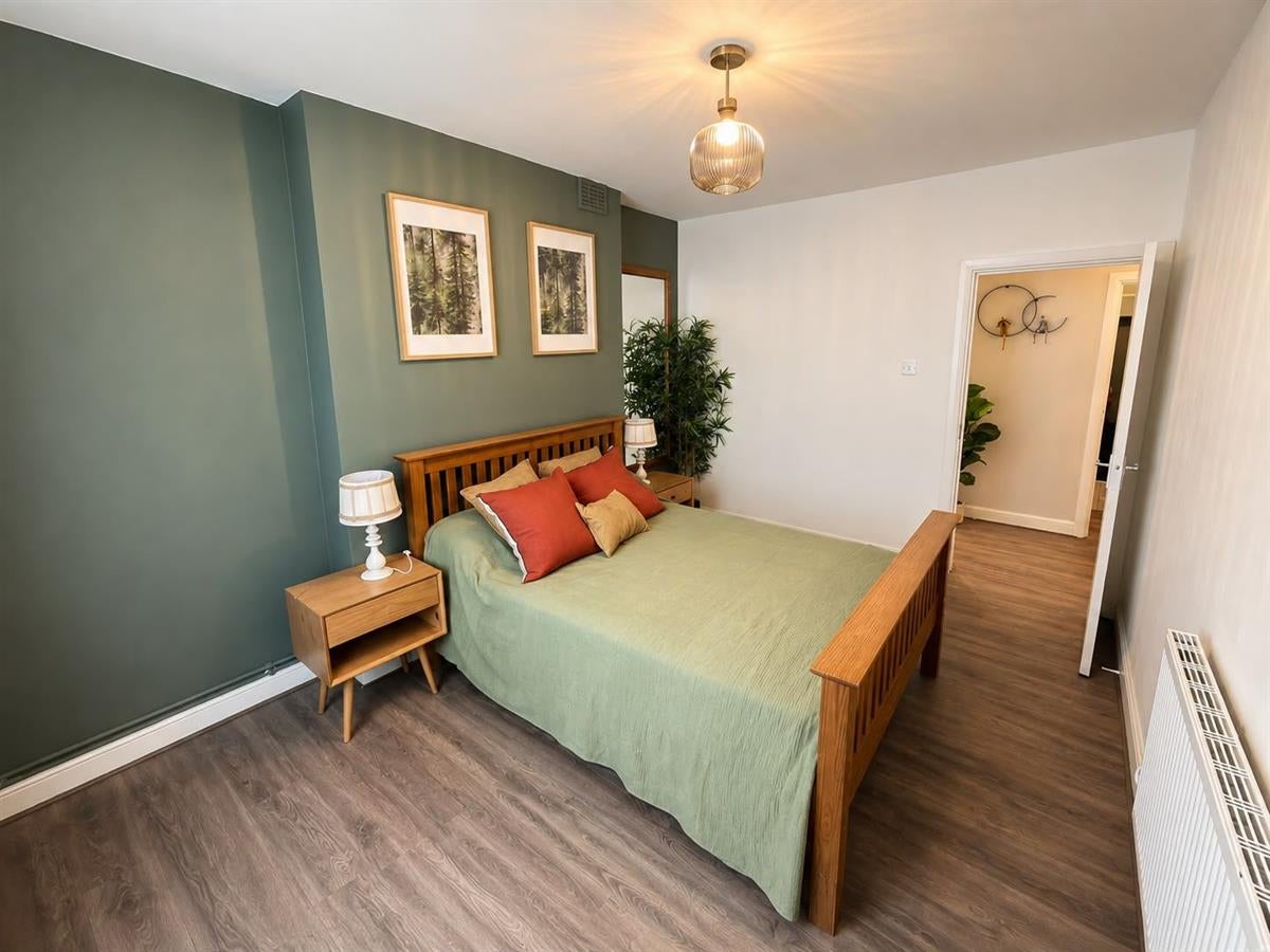 Flat Cranleigh Street in Greater London