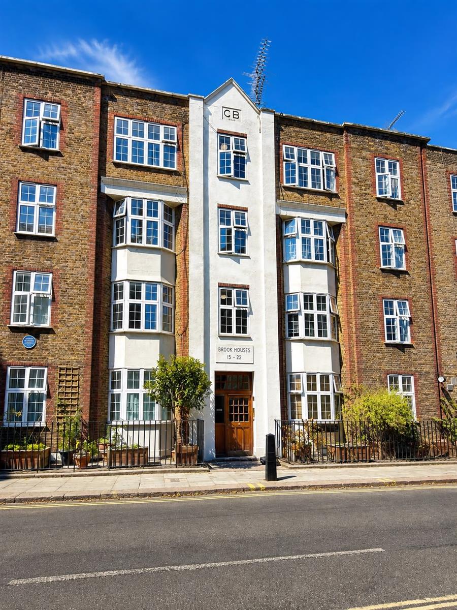 Flat Cranleigh Street in Greater London