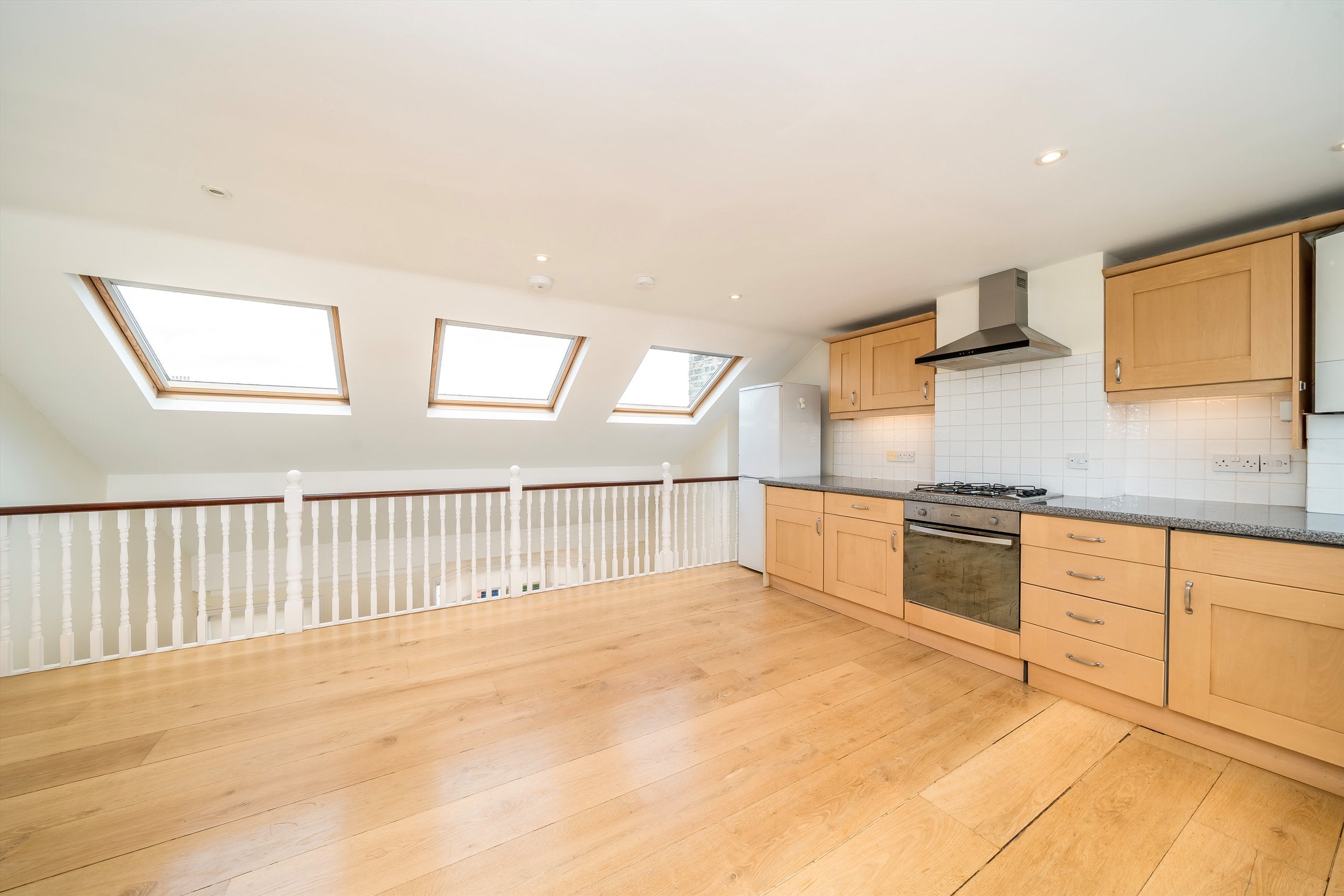 Flat Ringmer Avenue in Greater London