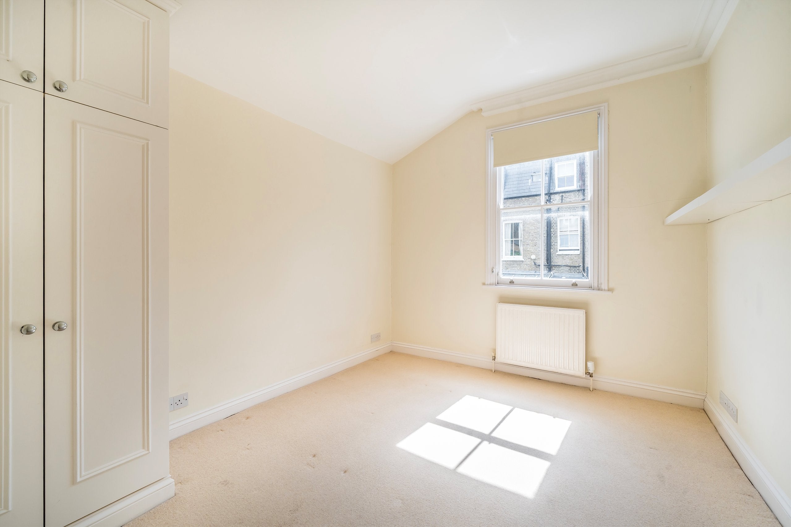 Flat Ringmer Avenue in Greater London