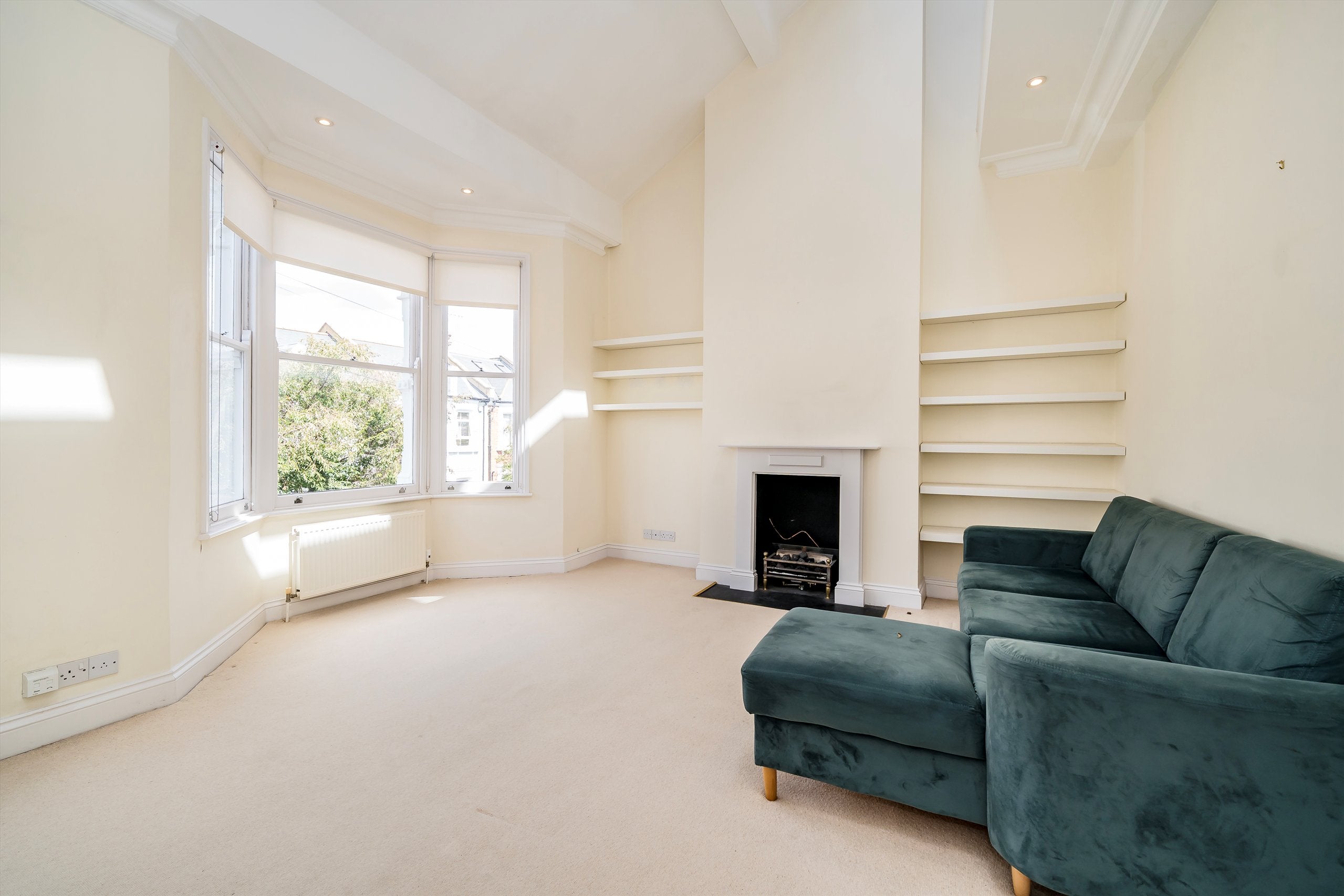 Flat Ringmer Avenue in Greater London