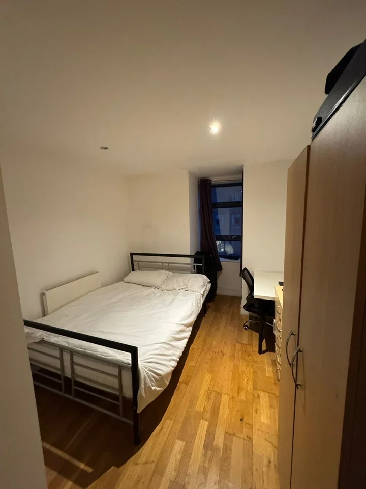 Room Tivoli Mews in Greater London