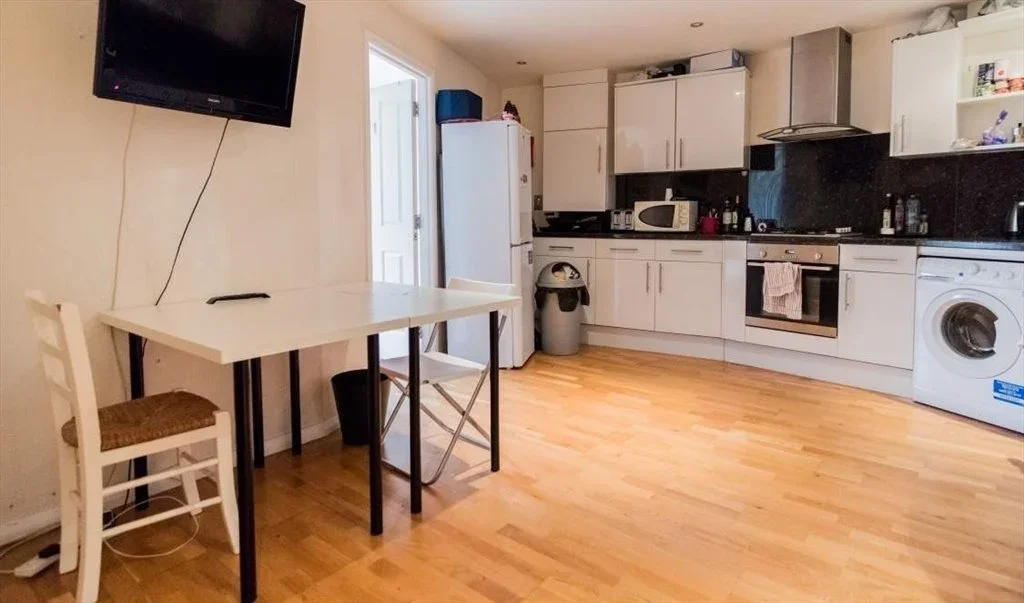Room Tivoli Mews in Greater London