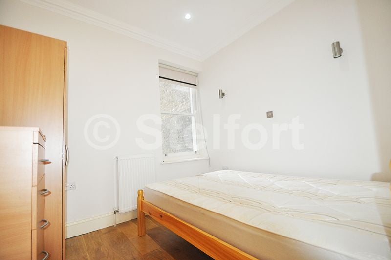 Flat Empire Square in Greater London