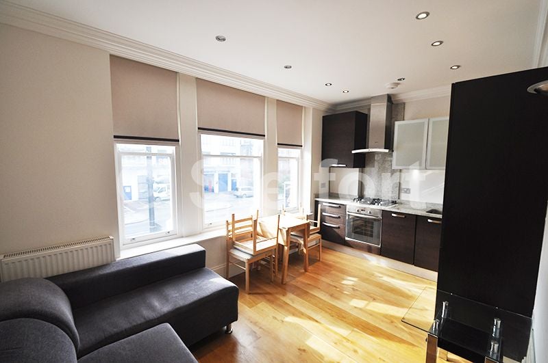 Flat Empire Square in Greater London