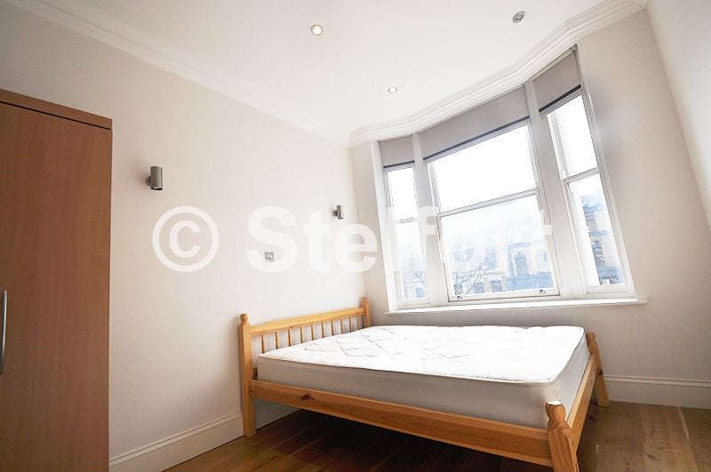 Flat Empire Square in Greater London