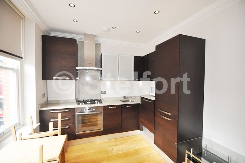 Flat Empire Square in Greater London