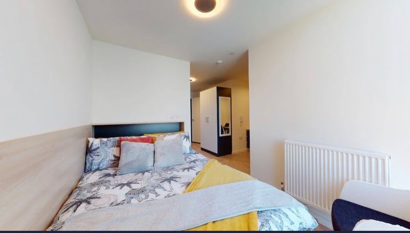 Room Lett Road in Greater London