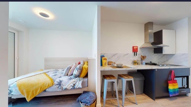Room Lett Road in Greater London