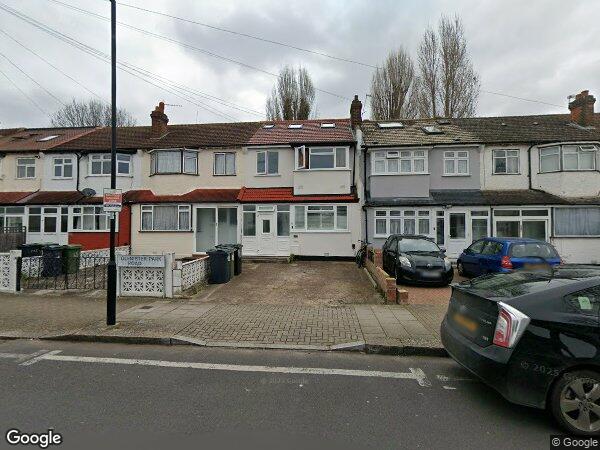 Flat Glenister Park Road in Greater London