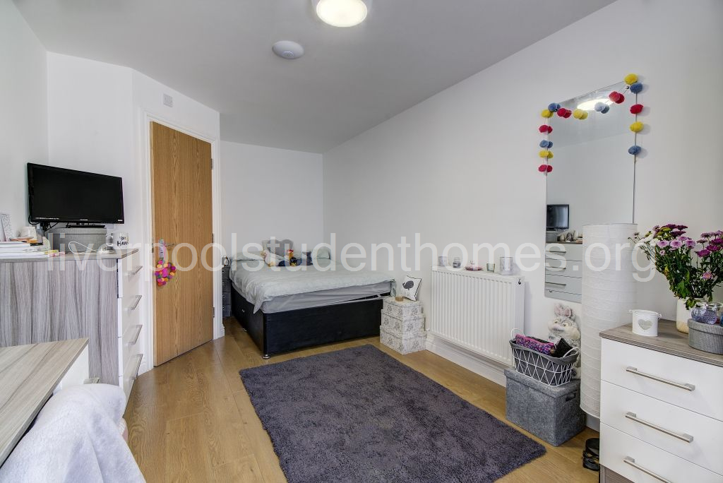 Room Shaw Street in Liverpool