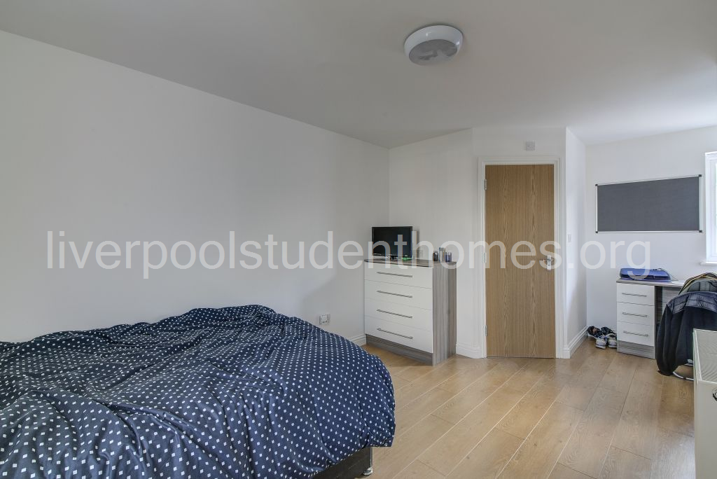 Room Shaw Street in Liverpool