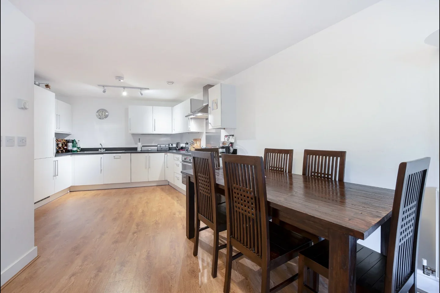 Flat St George's Grove in Greater London