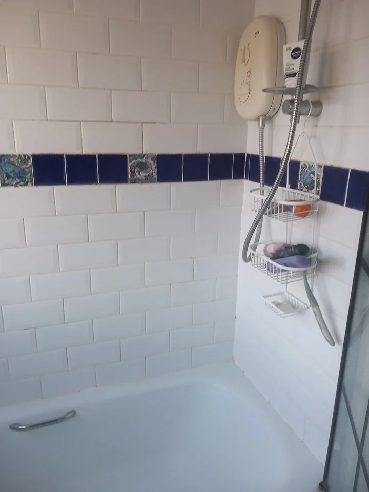 Room Auckland Close in London