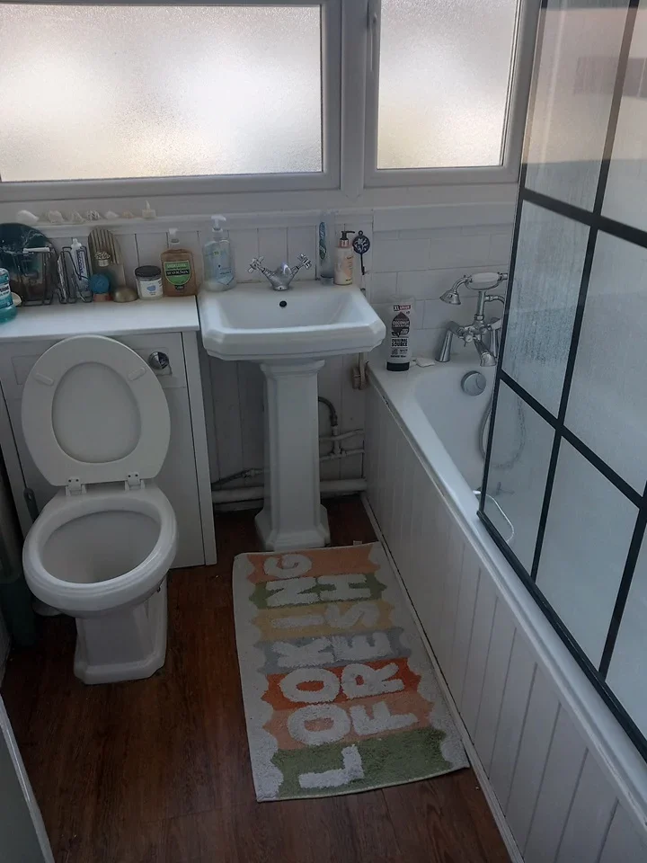 Room Auckland Close in London