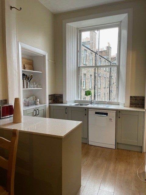 Flat Spottiswoode Street in City of Edinburgh