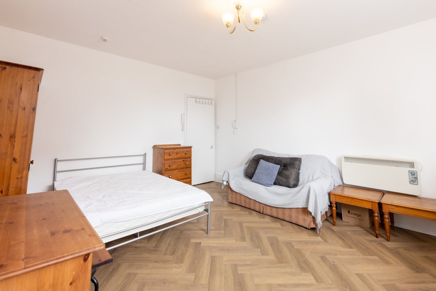 Flat De Vere Gardens in Greater London