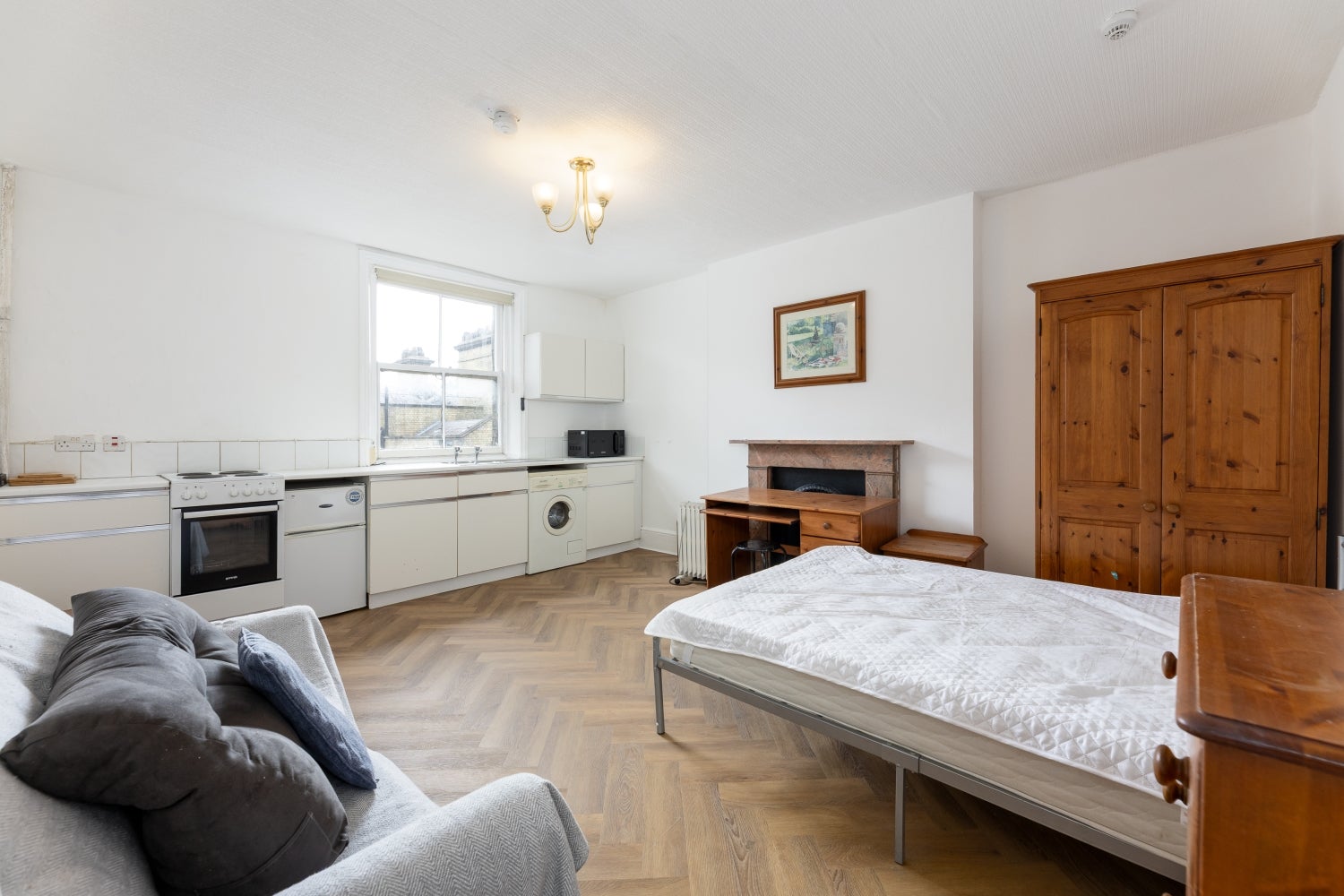 Flat De Vere Gardens in Greater London