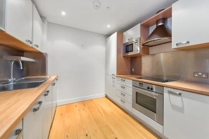 Flat Marina Place in Greater London