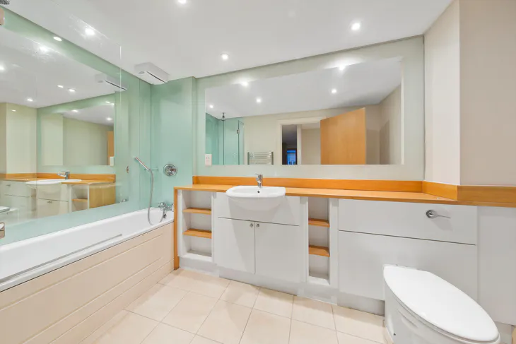 Flat Marina Place in Greater London