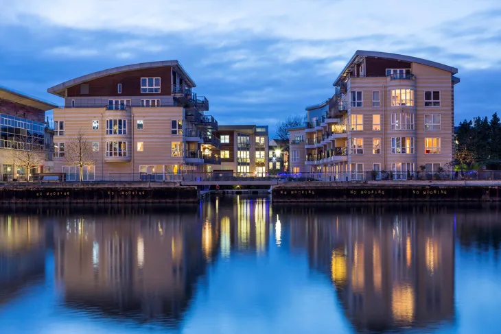 Flat Marina Place in Greater London