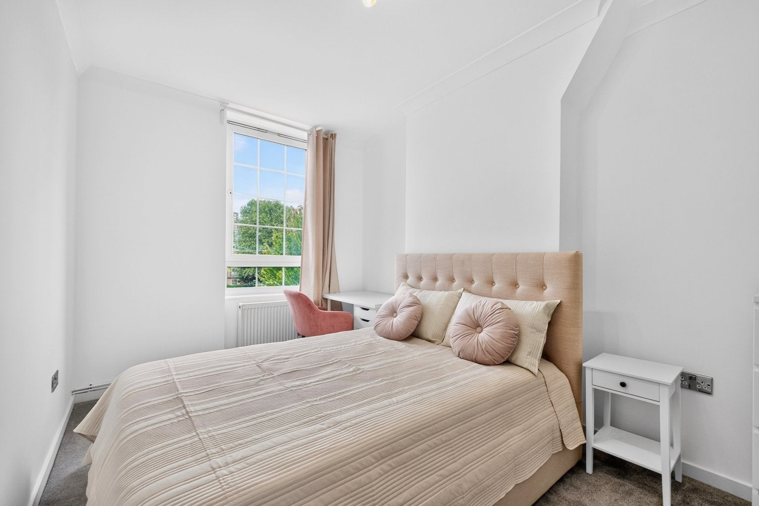 Flat Manciple Street in Greater London
