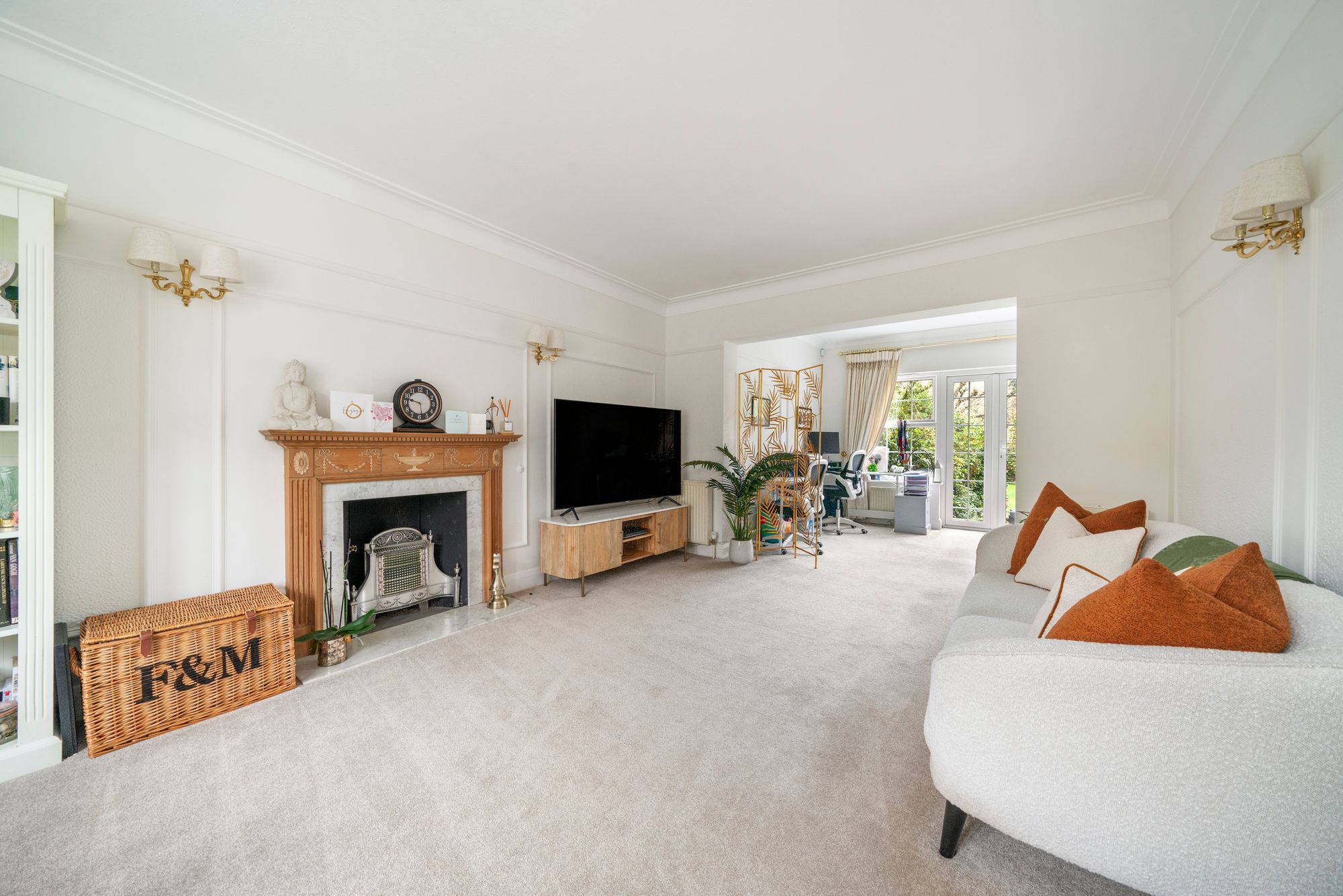 House Manor Road South in Walton on Thames
