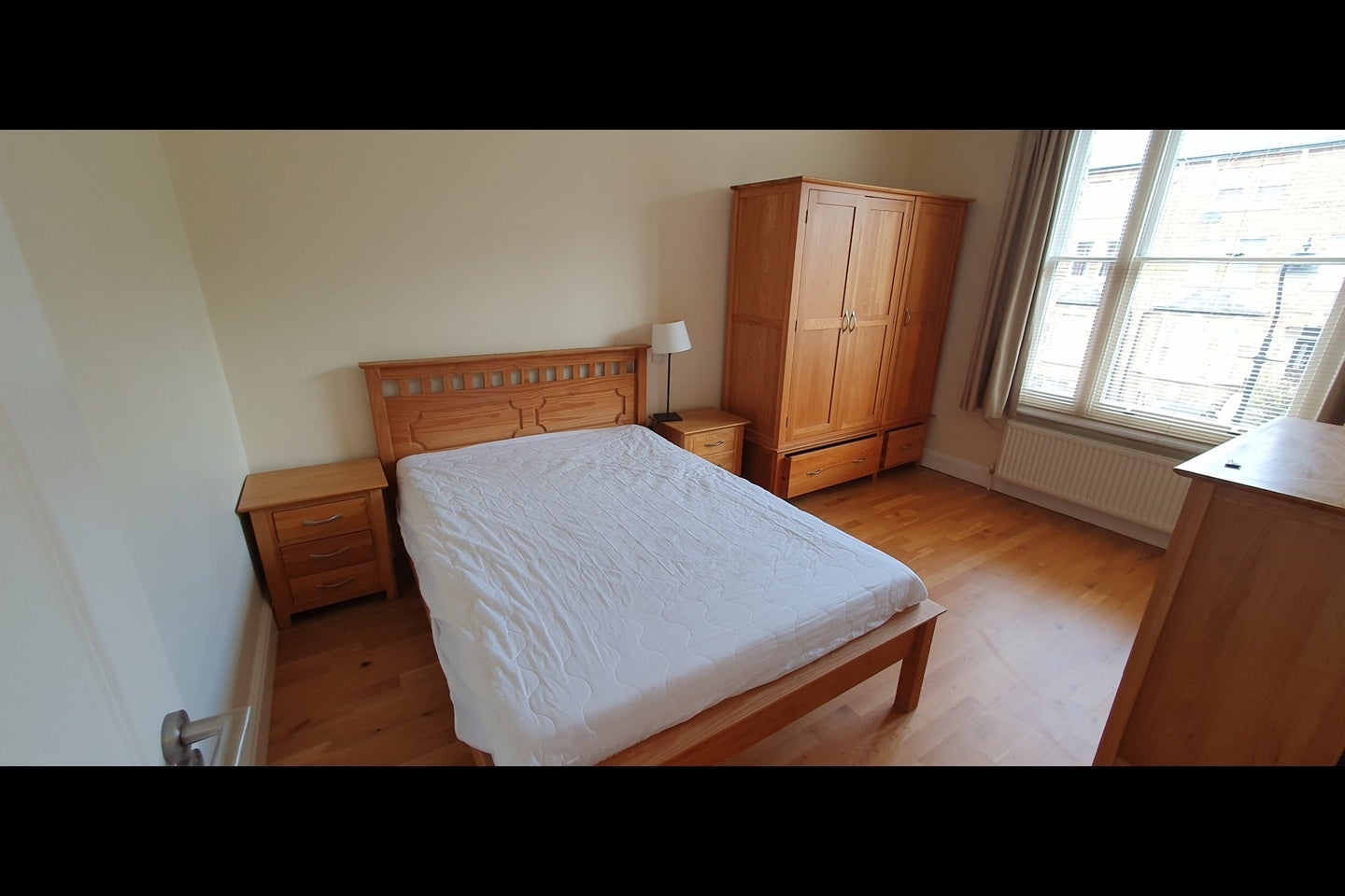 Flat Grange Park in Greater London