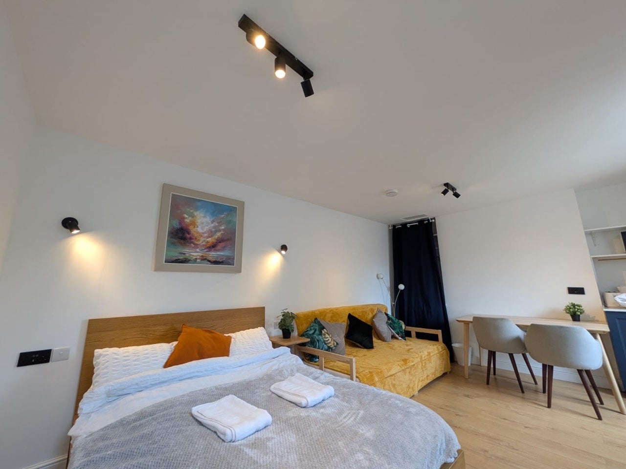 Room Grosvenor Road in Coventry