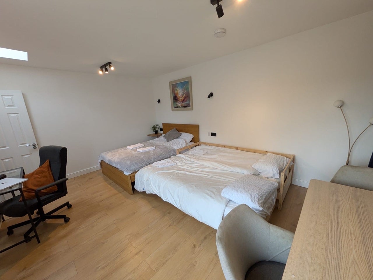 Room Cove Place in Coventry