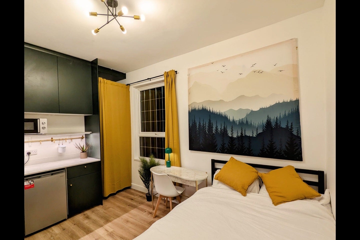 Room Cove Place in Coventry