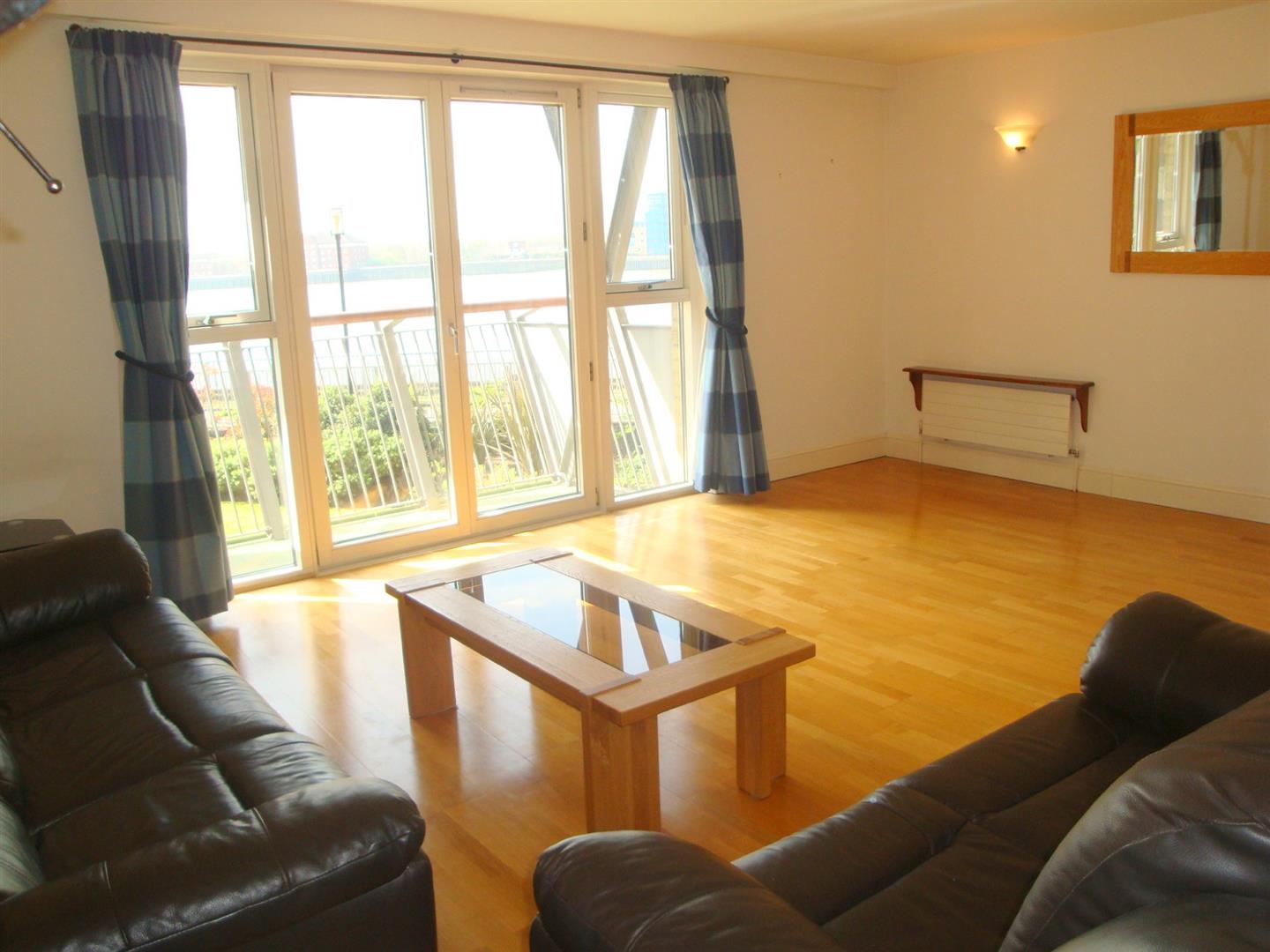 Flat Westferry Road in Greater London