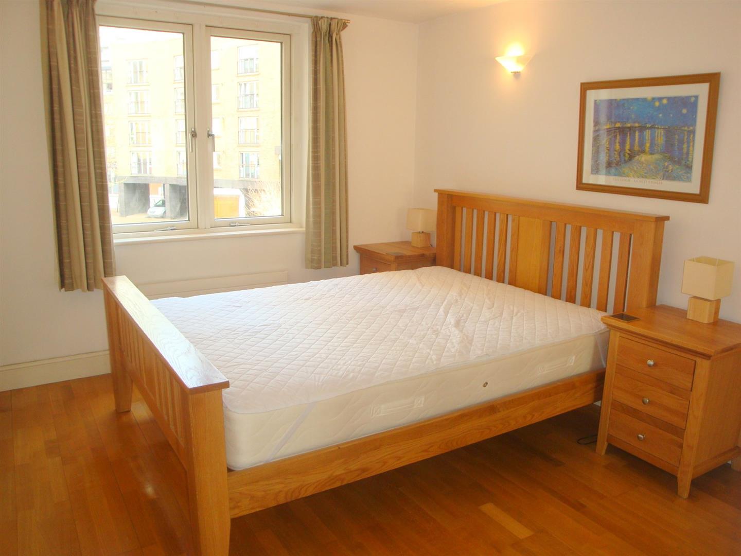 Flat Westferry Road in Greater London