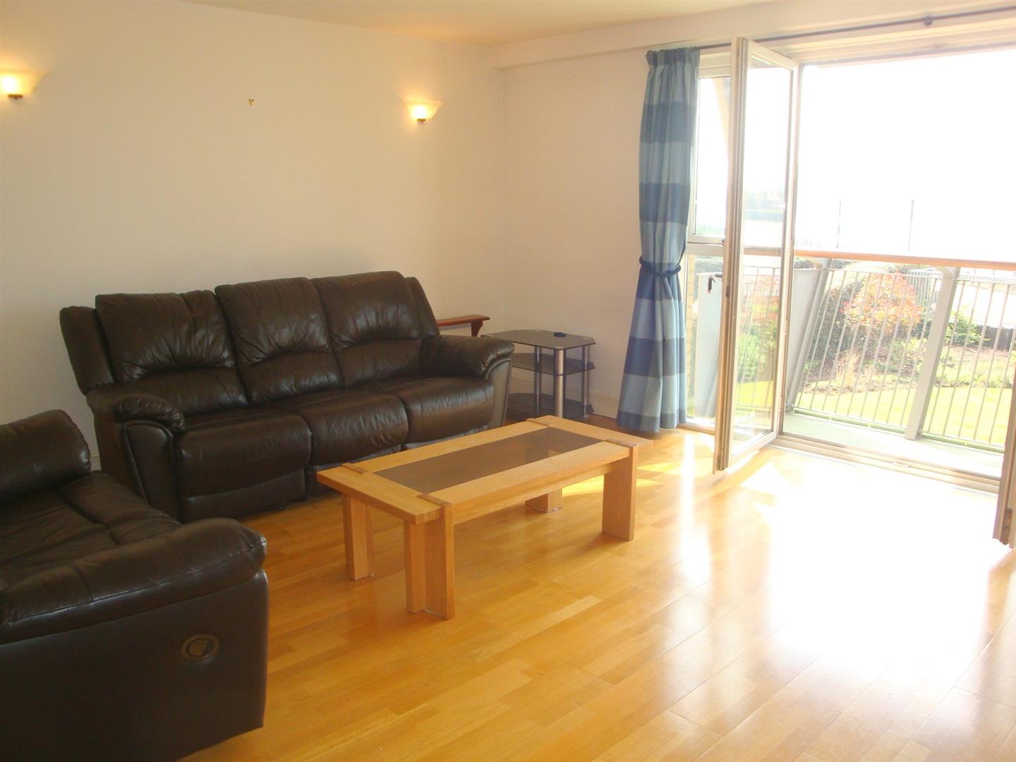 Flat Westferry Road in Greater London