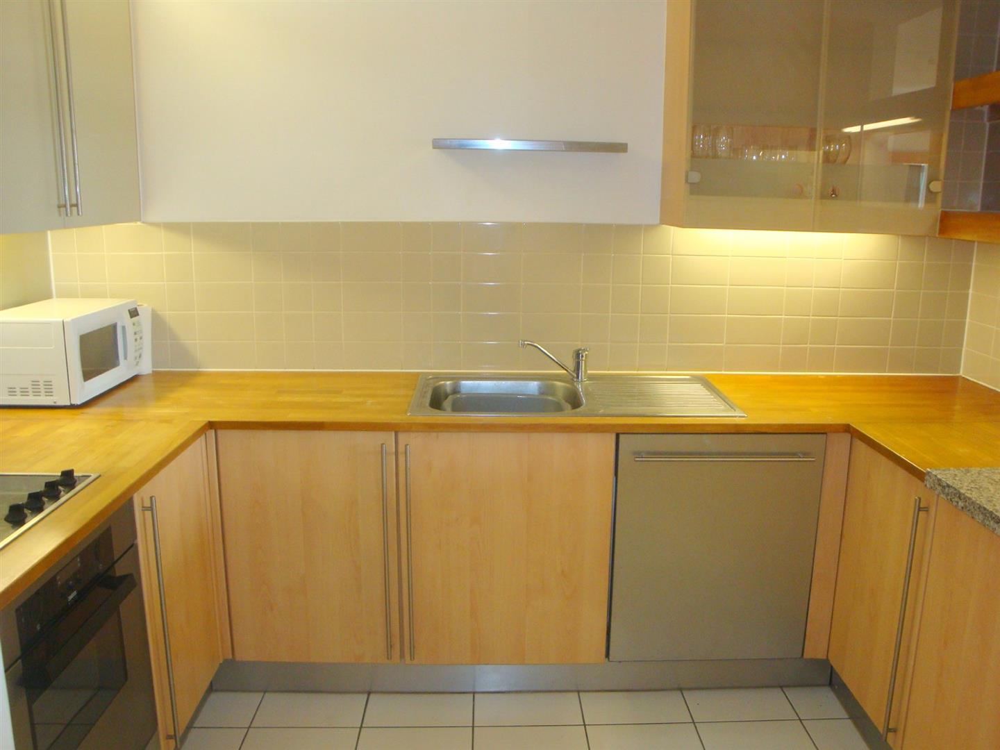 Flat Westferry Road in Greater London