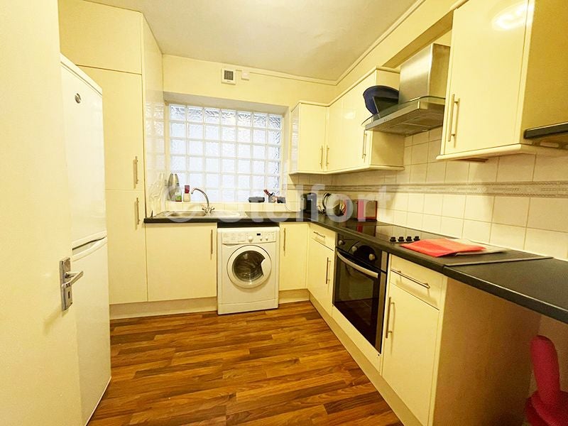 Flat Eversholt Street in Greater London