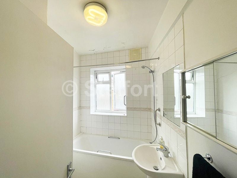 Flat Eversholt Street in Greater London