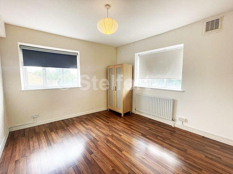 Flat Eversholt Street in Greater London